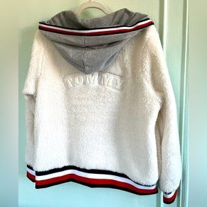 Tommy Hilfiger
Women's Knit